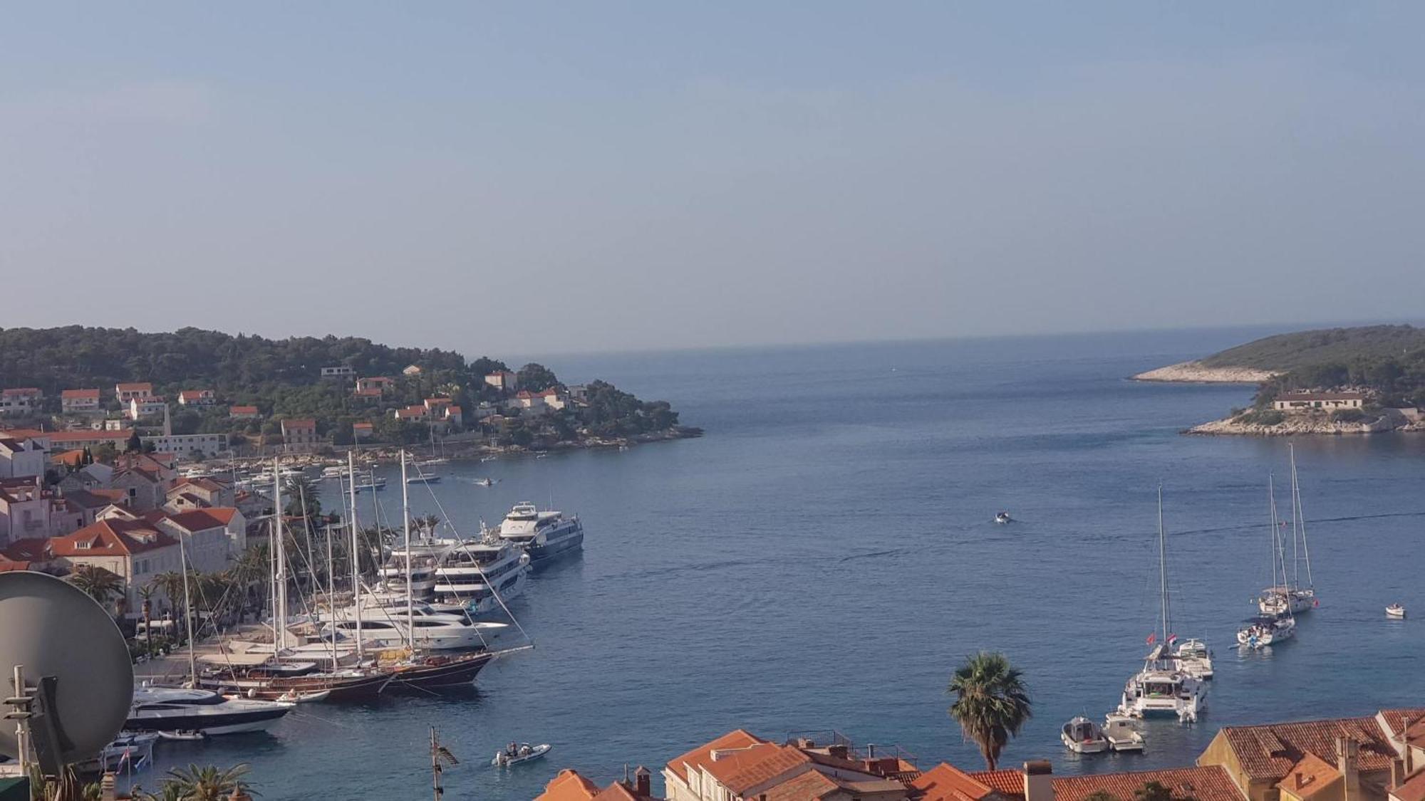 Apartments Bocin Rosso Hvar Town Exterior foto